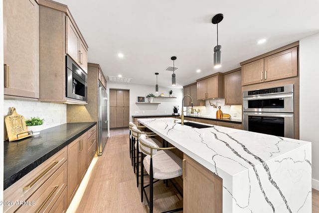 1955 E GREENWAY Road, Phoenix, AZ 85022