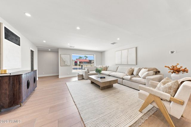 1955 E GREENWAY Road, Phoenix, AZ 85022
