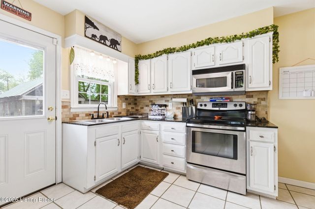 5708 Tamarack Ln, Louisville, KY 40258