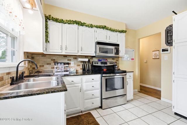 5708 Tamarack Ln, Louisville, KY 40258