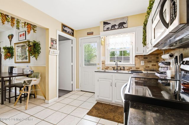 5708 Tamarack Ln, Louisville, KY 40258