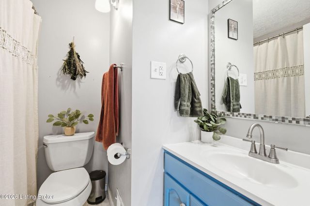 5708 Tamarack Ln, Louisville, KY 40258