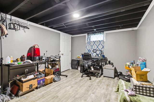 5708 Tamarack Ln, Louisville, KY 40258