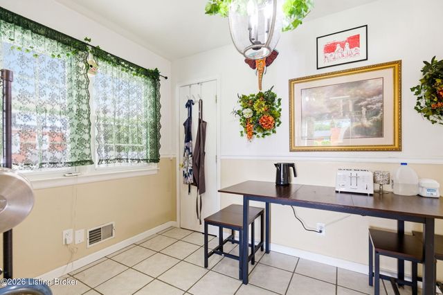 5708 Tamarack Ln, Louisville, KY 40258