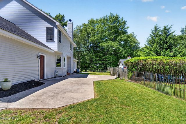 10 Victorian Drive, Poestenkill, NY 12140