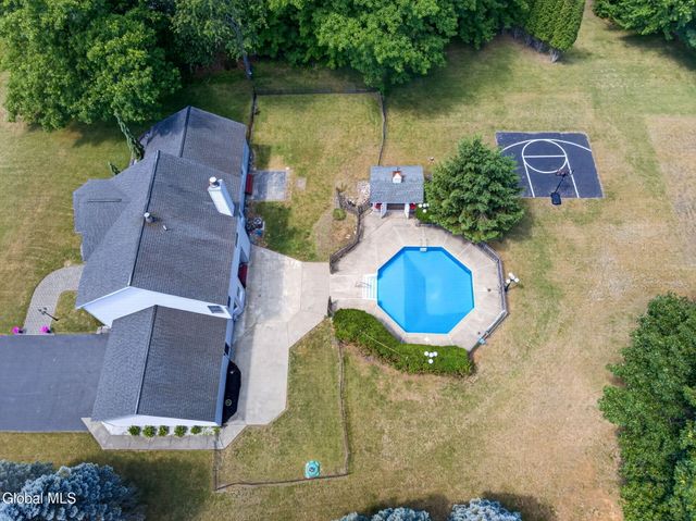 10 Victorian Drive, Poestenkill, NY 12140