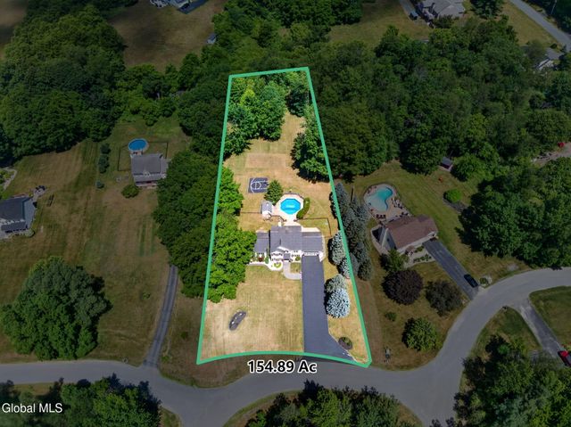 10 Victorian Drive, Poestenkill, NY 12140