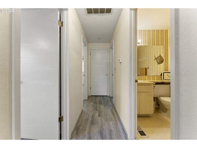 820 Ne COCHRAN Ave, Gresham, OR 97030