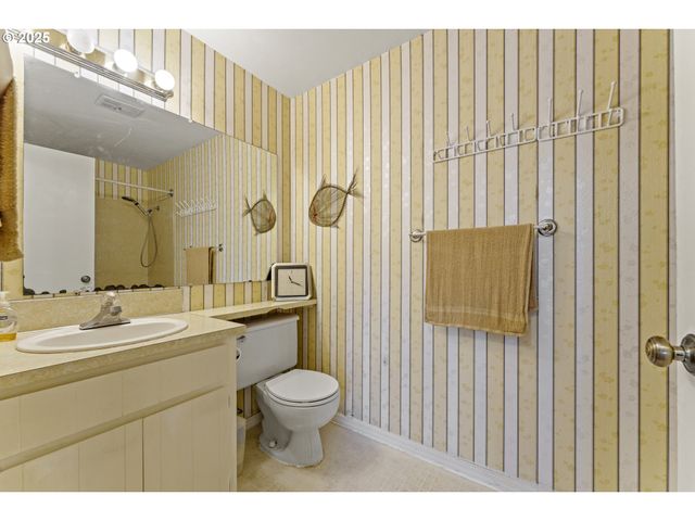 820 Ne COCHRAN Ave, Gresham, OR 97030