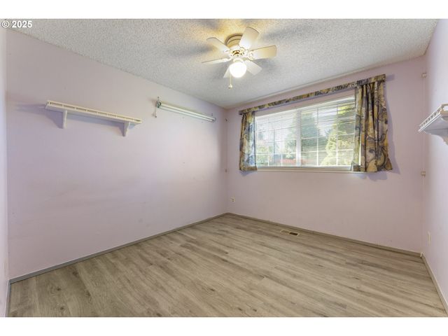 820 Ne COCHRAN Ave, Gresham, OR 97030