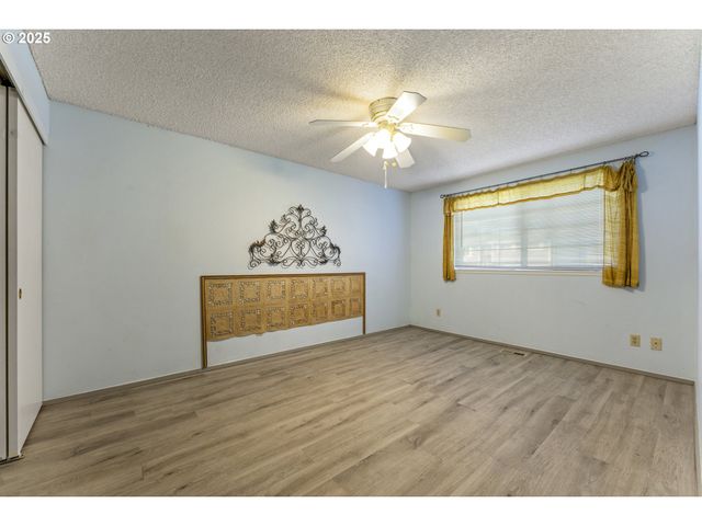 820 Ne COCHRAN Ave, Gresham, OR 97030