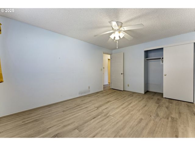 820 Ne COCHRAN Ave, Gresham, OR 97030