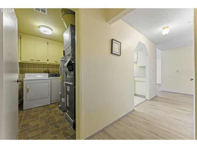 820 Ne COCHRAN Ave, Gresham, OR 97030