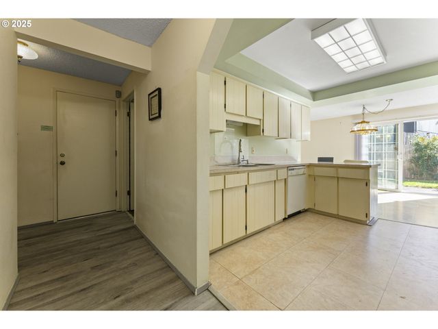 820 Ne COCHRAN Ave, Gresham, OR 97030