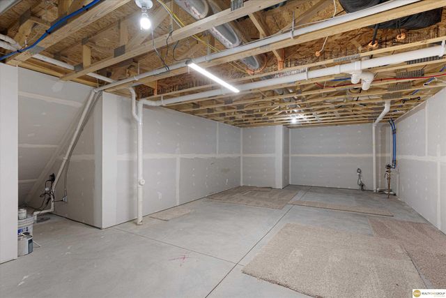 18461 Redwood Street, Omaha, NE 68136