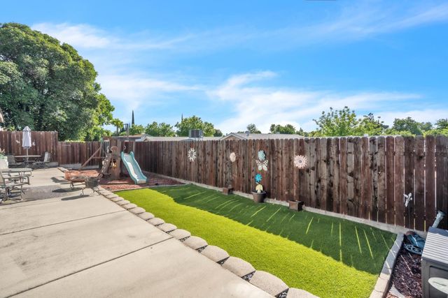 4262 Worthington Dr, North Highlands, CA 95660