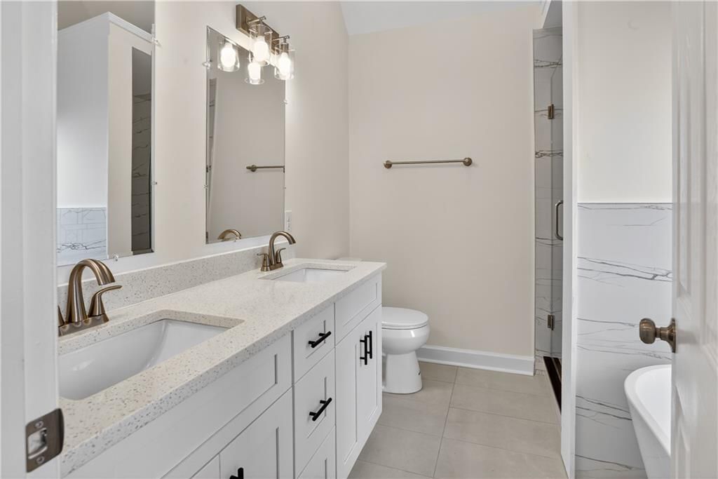 Image 10 of property listing at 225 Morton Creek Cir, Johns Creek, GA 30022