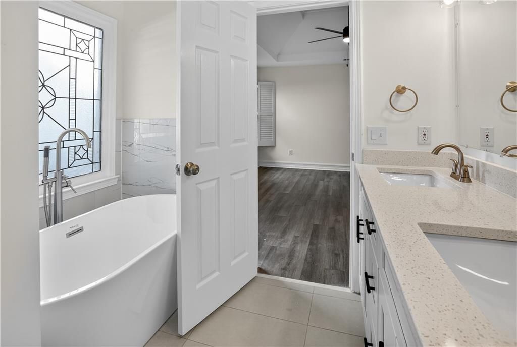 Image 11 of property listing at 225 Morton Creek Cir, Johns Creek, GA 30022