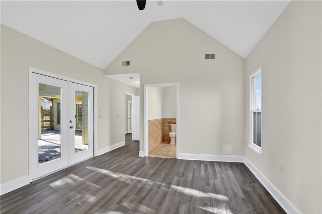 Image 14 of property listing at 225 Morton Creek Cir, Johns Creek, GA 30022