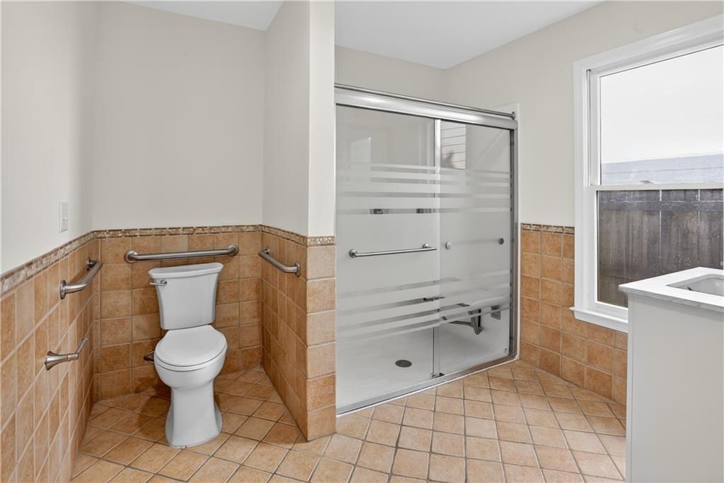 Image 16 of property listing at 225 Morton Creek Cir, Johns Creek, GA 30022