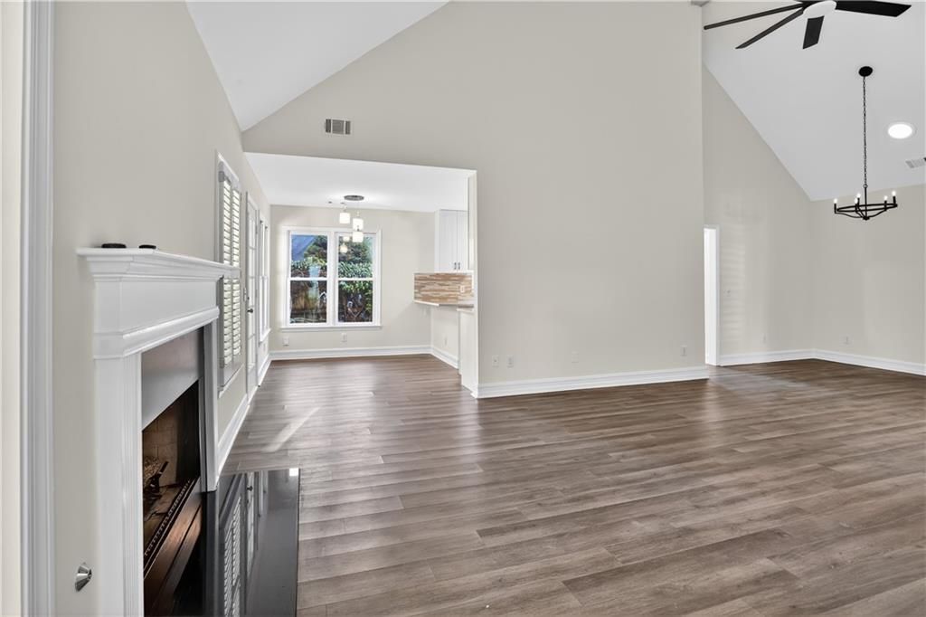 Image 6 of property listing at 225 Morton Creek Cir, Johns Creek, GA 30022