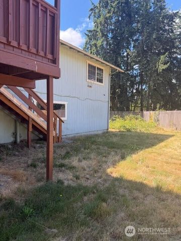 1306 Sherwood Court E, Tacoma, WA 98445
