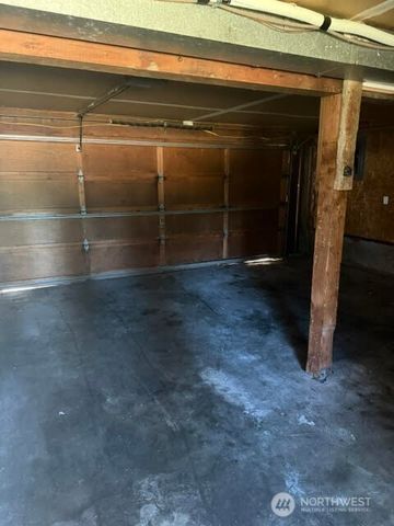 1306 Sherwood Court E, Tacoma, WA 98445