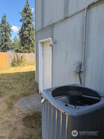 1306 Sherwood Court E, Tacoma, WA 98445