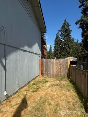 1306 Sherwood Court E, Tacoma, WA 98445