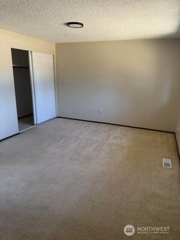 1306 Sherwood Court E, Tacoma, WA 98445