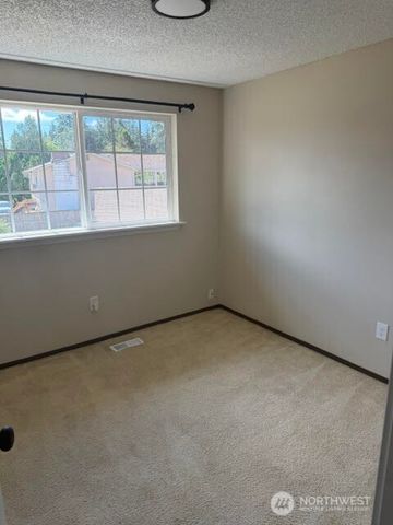 1306 Sherwood Court E, Tacoma, WA 98445