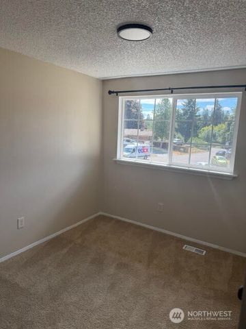 1306 Sherwood Court E, Tacoma, WA 98445