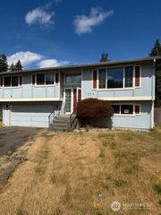 1306 Sherwood Court E, Tacoma, WA 98445