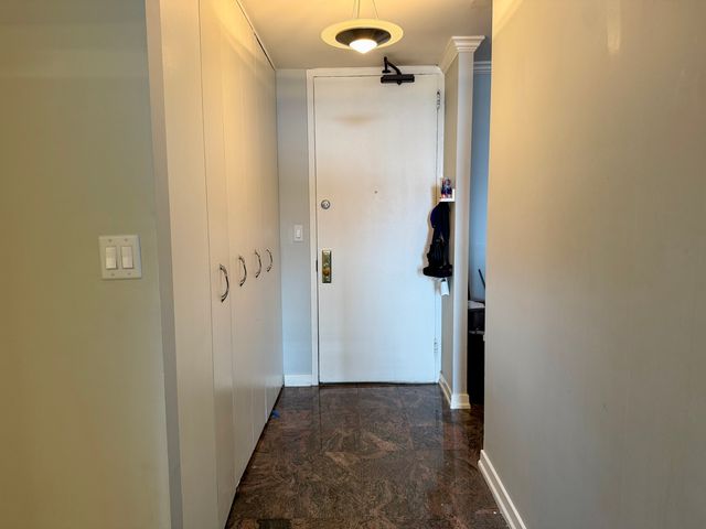 655 W IRVING PARK Road 1611, Chicago, IL 60613