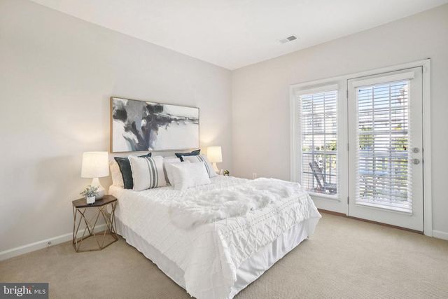 2506 HURSTON LN NE #G, Washington, DC 20018