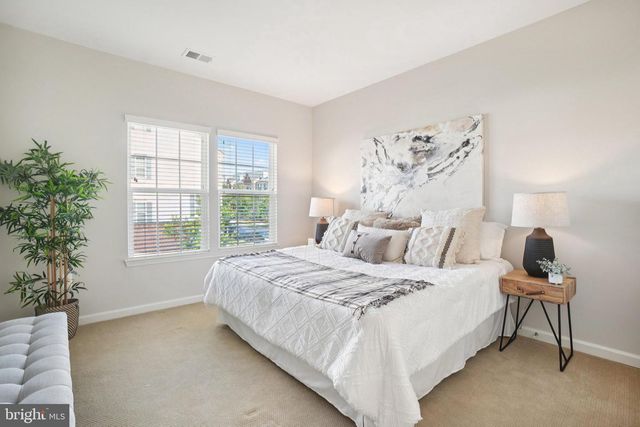 2506 HURSTON LN NE #G, Washington, DC 20018