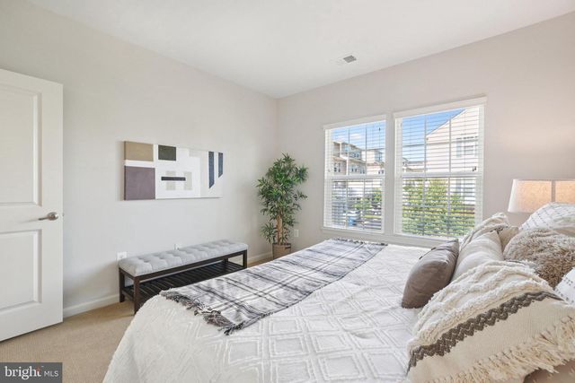 2506 HURSTON LN NE #G, Washington, DC 20018