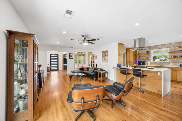 804 S Weatherred Drive, Richardson, TX 75080