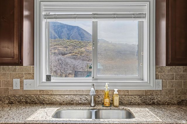 200 S MAHOGANY WAY, Elk Ridge, UT 84651