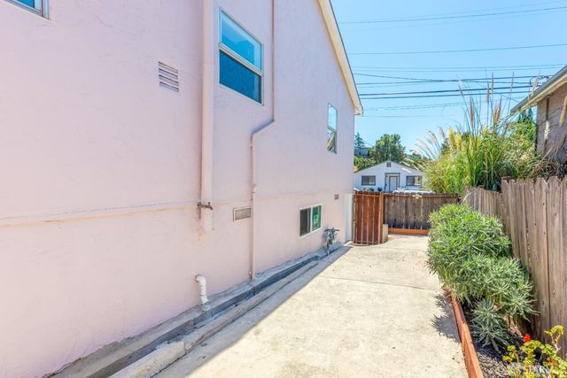 808 Fourth Street, Rodeo, CA 94572