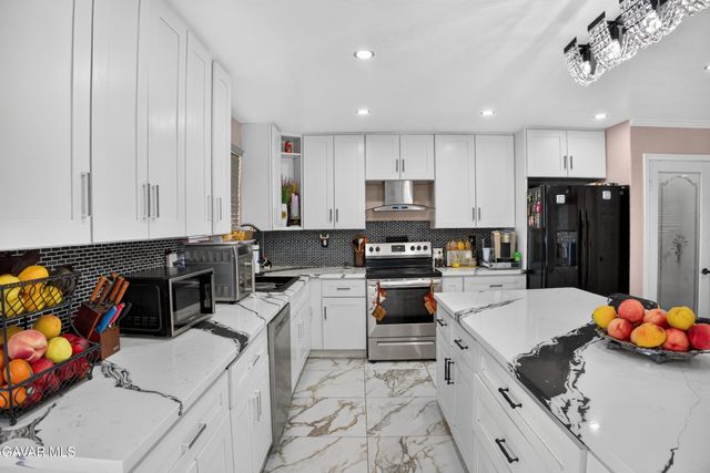 2225 Carolyn Drive, Palmdale, CA 93551
