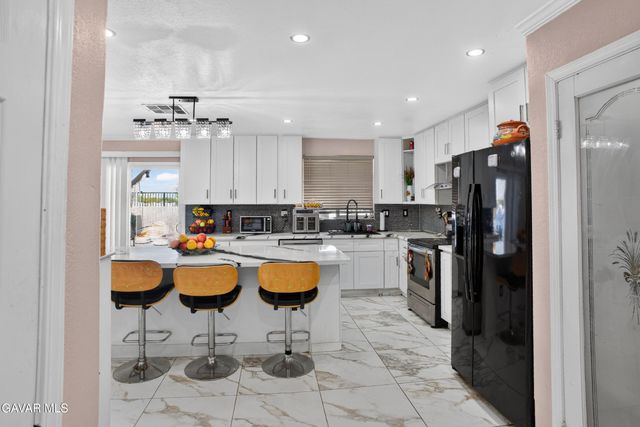 2225 Carolyn Drive, Palmdale, CA 93551