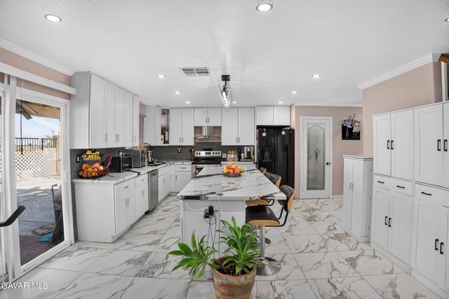 2225 Carolyn Drive, Palmdale, CA 93551