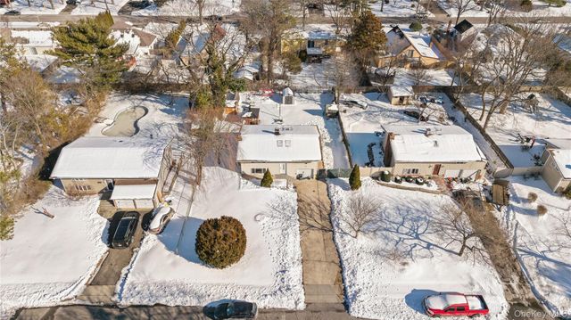 19 Scotchpine Drive, Islandia, NY 11749