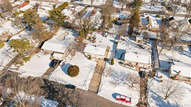 19 Scotchpine Drive, Islandia, NY 11749