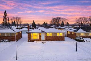 8373 Mckinley, Center Line, MI 48015