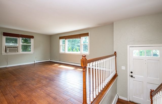 1 Oakhurst Ave, Ipswich, MA 01938