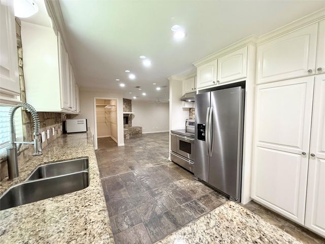 5545 Pagewood Lane, Houston, TX 77056