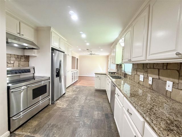 5545 Pagewood Lane, Houston, TX 77056