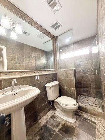 5545 Pagewood Lane, Houston, TX 77056